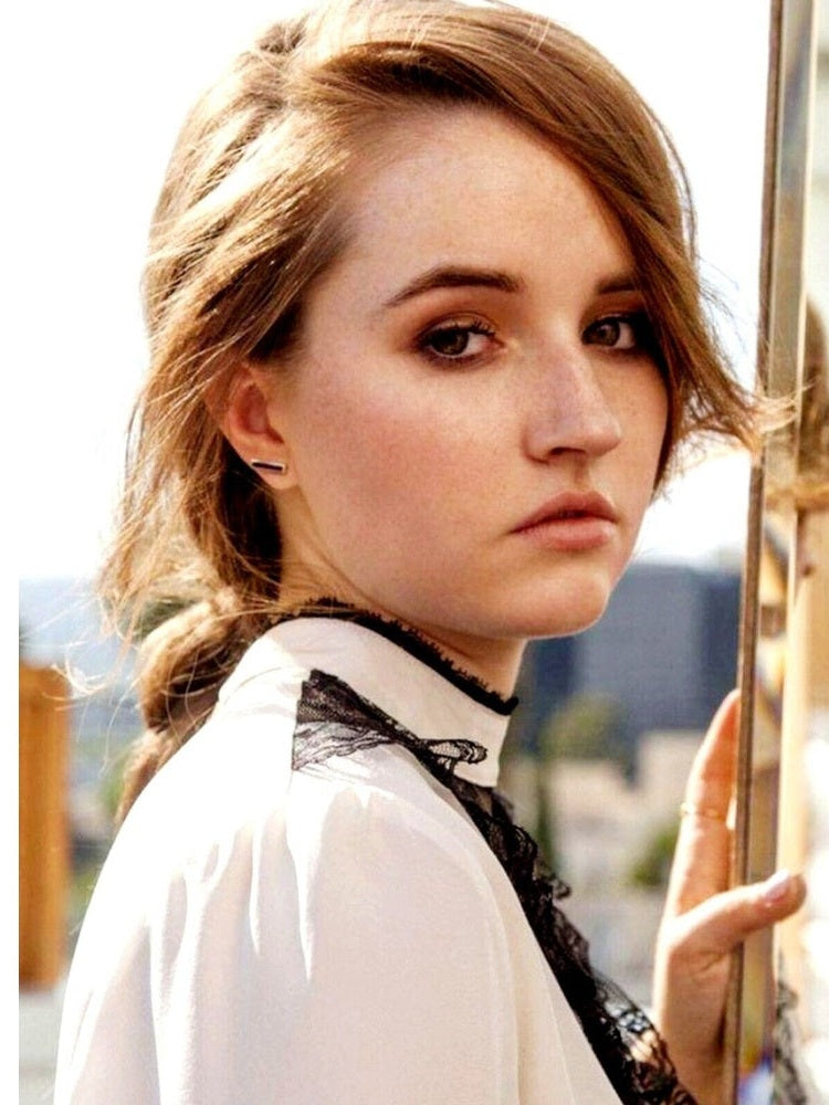 Kaitlyn Dever 8.5 x 11 Candid Color Photograph Art Print Photo Picture Collectibles:Photographic Images:Photographs Style Your Walls